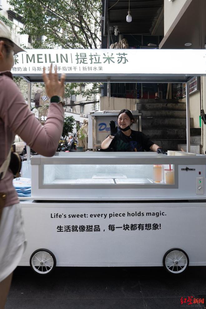 近况曝光！摆摊卖甜品想踏出重生第一步麻将胡了2试玩“重庆姐弟坠亡案”妈妈(图3)