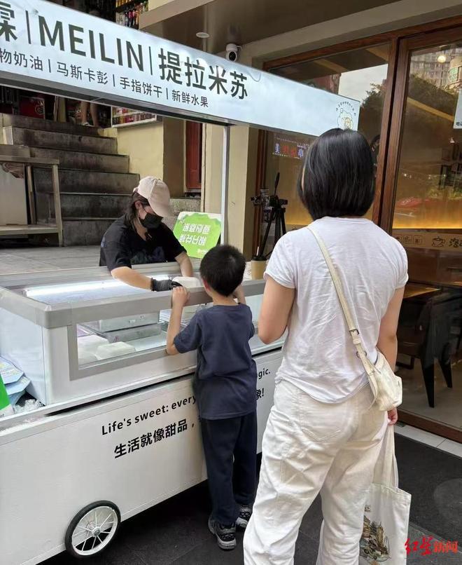 近况曝光！摆摊卖甜品想踏出重生第一步麻将胡了2试玩“重庆姐弟坠亡案”妈妈(图7)